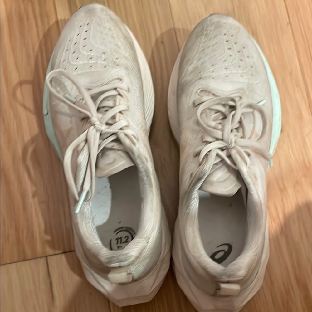 ASICS Novablast Running Shoes